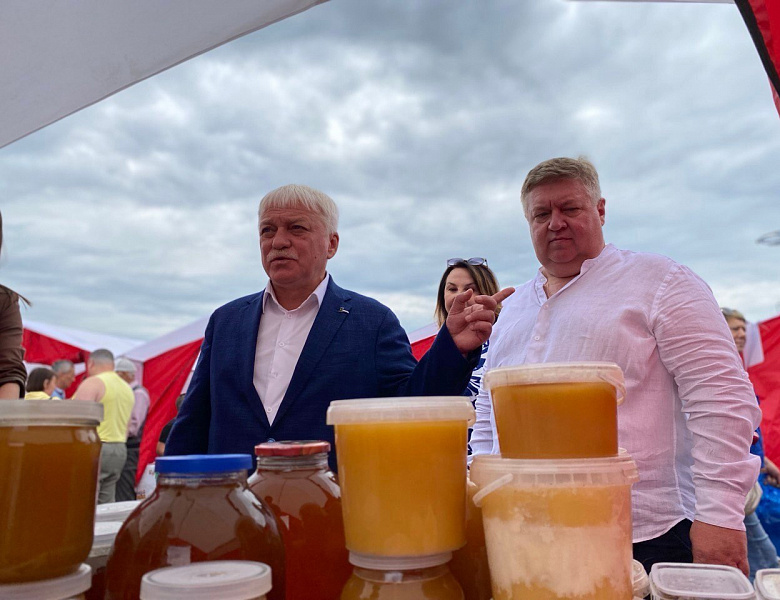 В Курске прошла дегустация мёда
